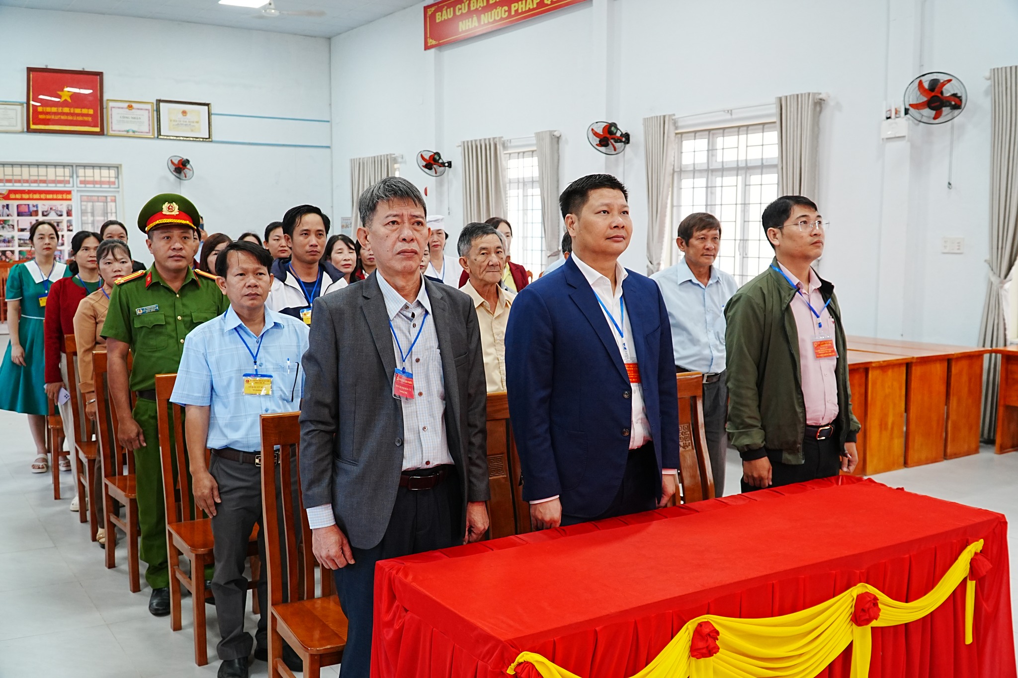 khac mạc bầu cử